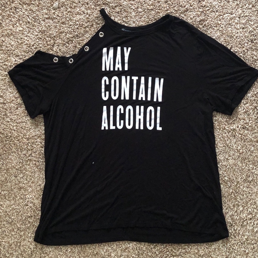 Cut out graphic tee with grommets